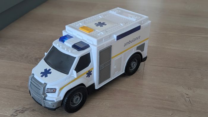 Ambulance grand véhicule jouet - photo numéro 3