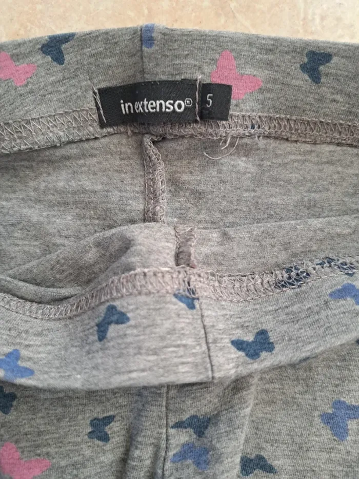 Legging gris motif papillons 5 ans 👧 In Extenso en TBE - photo numéro 2