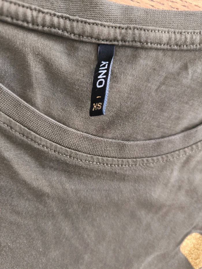 T.shirt kaki. Only. Taille XS - photo numéro 2