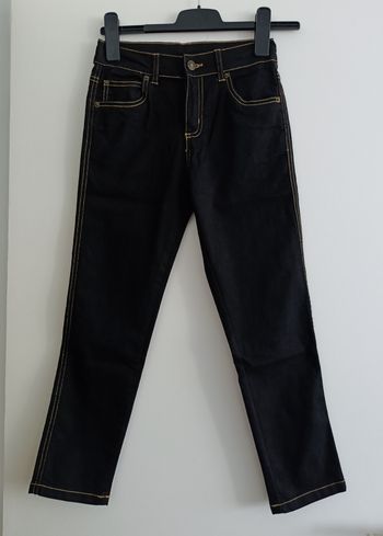 Jean noir. Taille 10 ans. 140 cm.