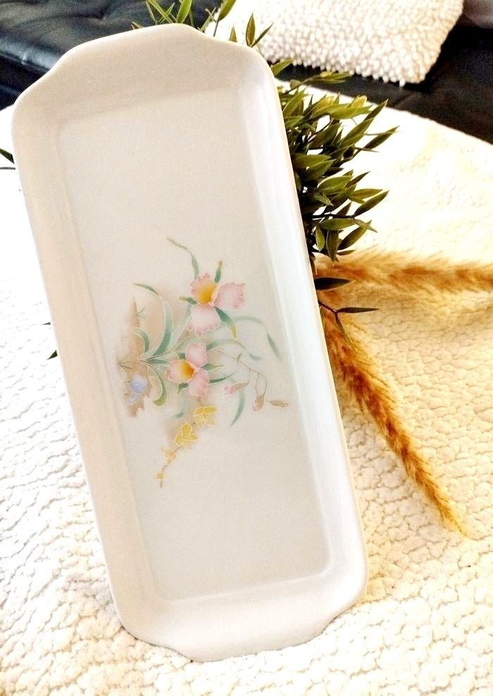 Plat de service en porcelaine