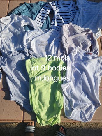 Lot bodies m.longues 12 mois