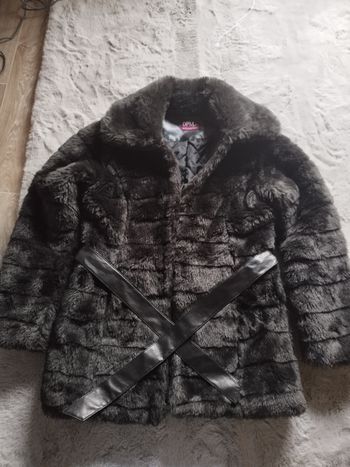 Veste en fausse fourrure noire