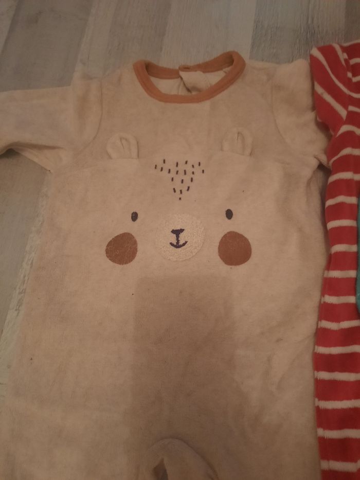 Lot pyjama et bodys - photo numéro 4