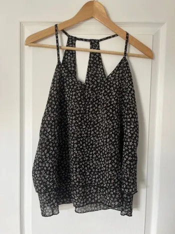 Top à bretelles motifs fleurs