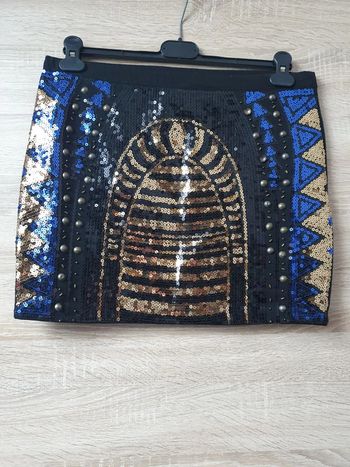 Jupe décor perles.