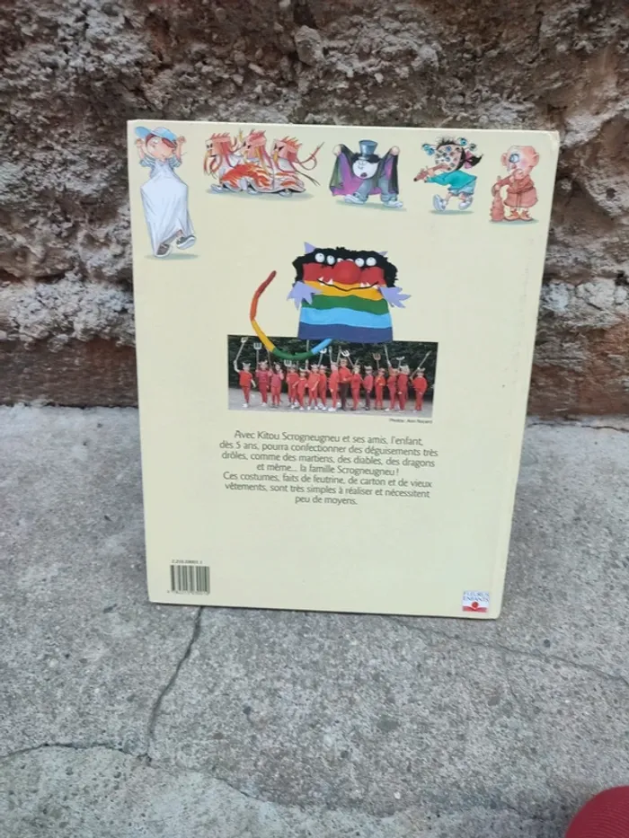 Livre le déguisement de kitou scrogneugneu - photo numéro 10