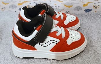 Basket rouge blanche