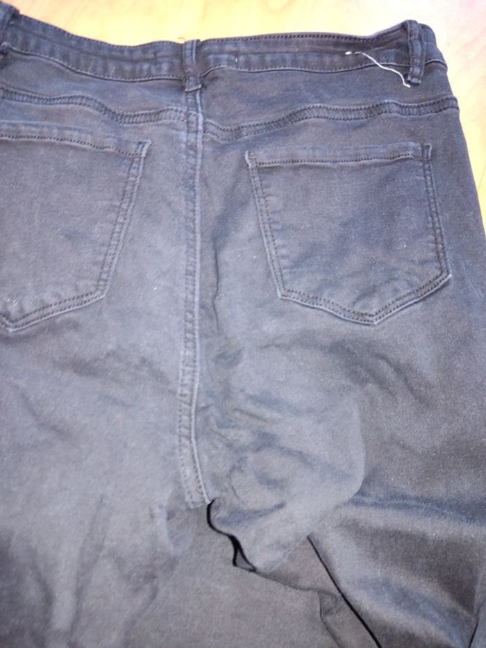 Jean slim noir taille 40 offert - photo numéro 9