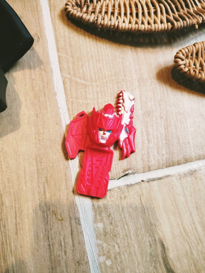 🙅Power rangers Dino fury - Bracelet morpher son et lumiere avec clé ranger rouge -marque Hasbro - photo numéro 3