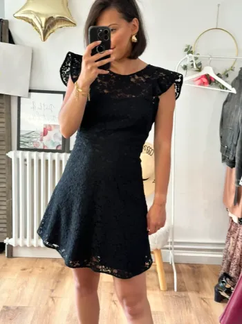 Robe Claudie Pierlot en dentelle noire taille 36