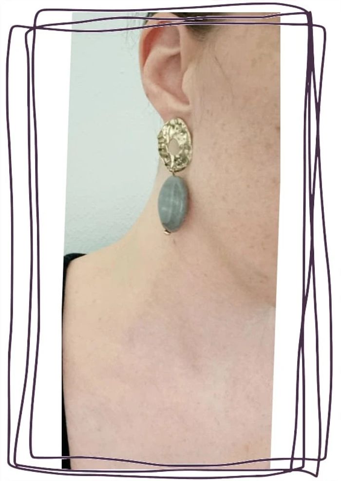 Boucles d'oreilles fantaisies dorées et pierre grise moa neuve avec étiquette - photo numéro 5
