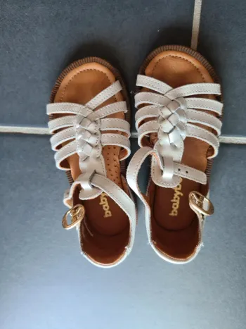 Superbes sandales babybotte 23