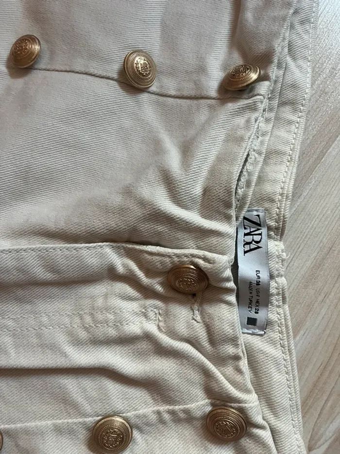 short crème beige à boutons doré zara - photo numéro 8