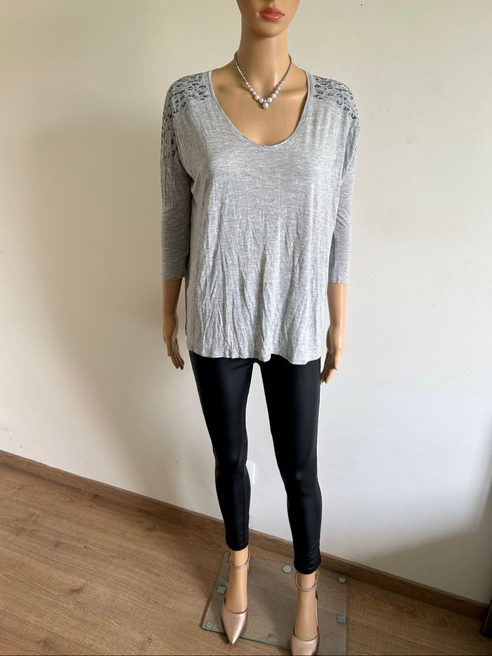 Haut gris avec strass IKKS taille 36 TBE - photo numéro 3
