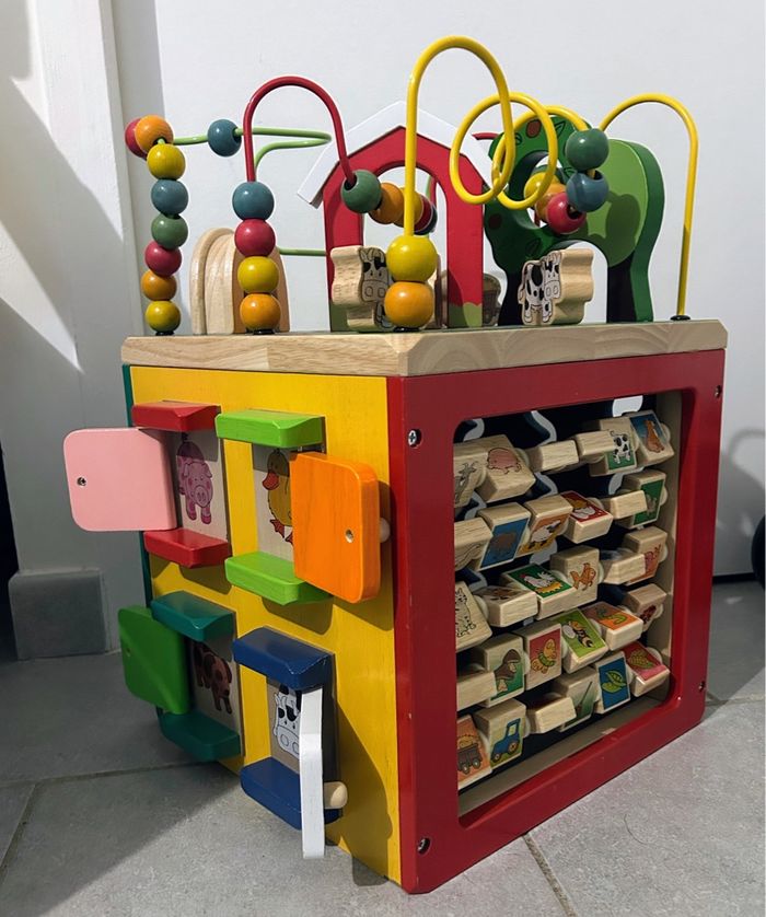 Grand cube / centre d'activités en bois sur le thème de la ferme - Jouet éducatif - Battat - photo numéro 3