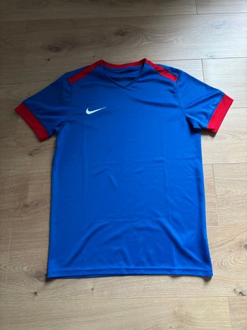 T-shirt d’entraînement Nike Dri-Fit – bleu et rouge