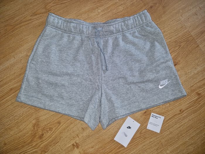 Short Nike taille M comme NEUF