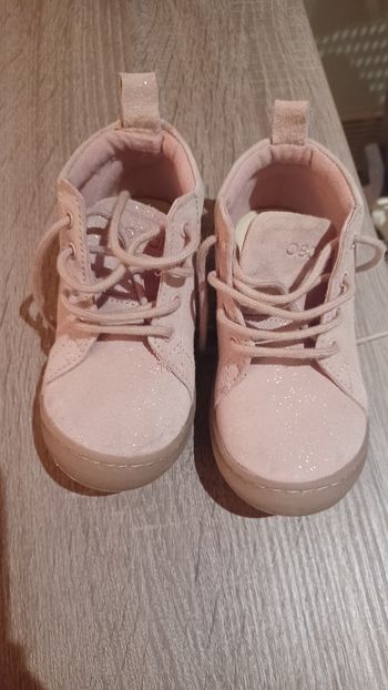 Chaussure montante rose poudrée