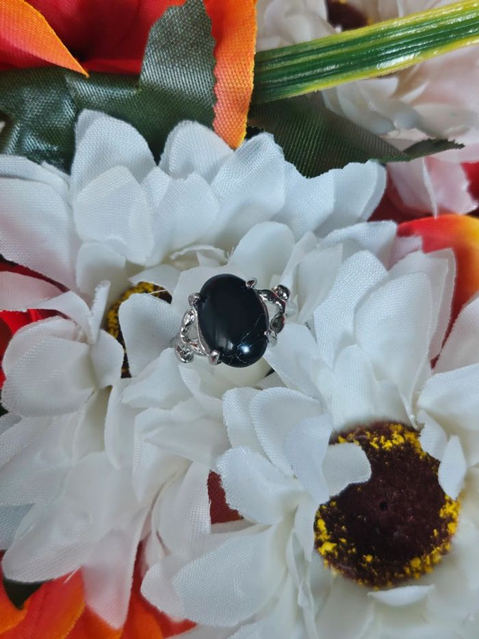 Bague avec sa pierre turquoise noire synthetisee