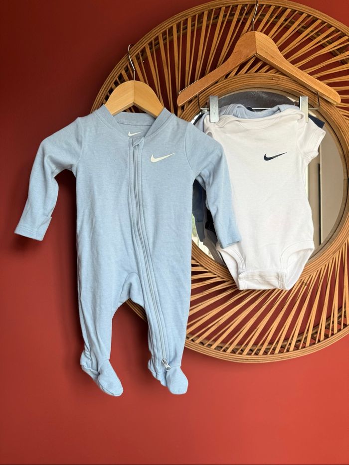 Pyjama + 3 bodies Nike 3 mois