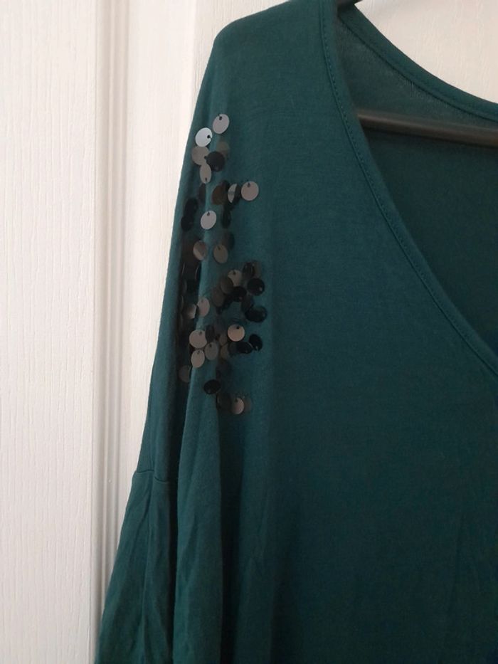 T-shirt vert foncé sequins noirs - photo numéro 3