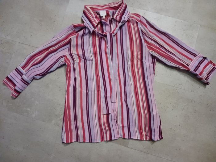 chemisier rayé avec sa petite cravate Taille 36 Camaieu Neuf - photo numéro 2