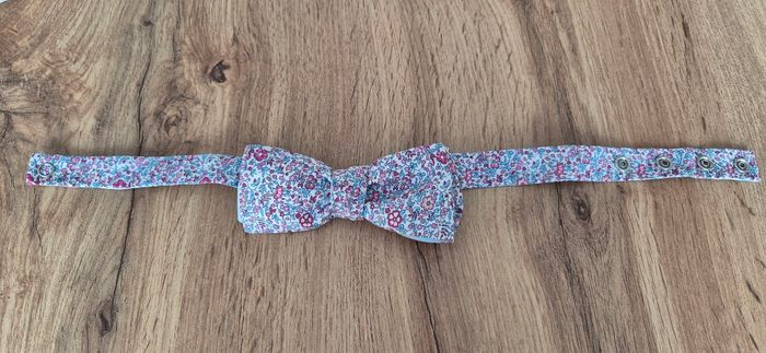 Nœud papillon le colonel bleu et rose