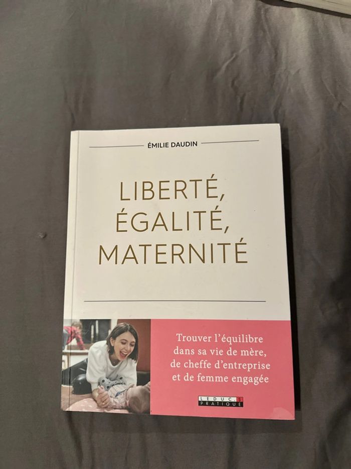 Livre Liberté Égalité Maternité de The Brunette Émilie Dautin