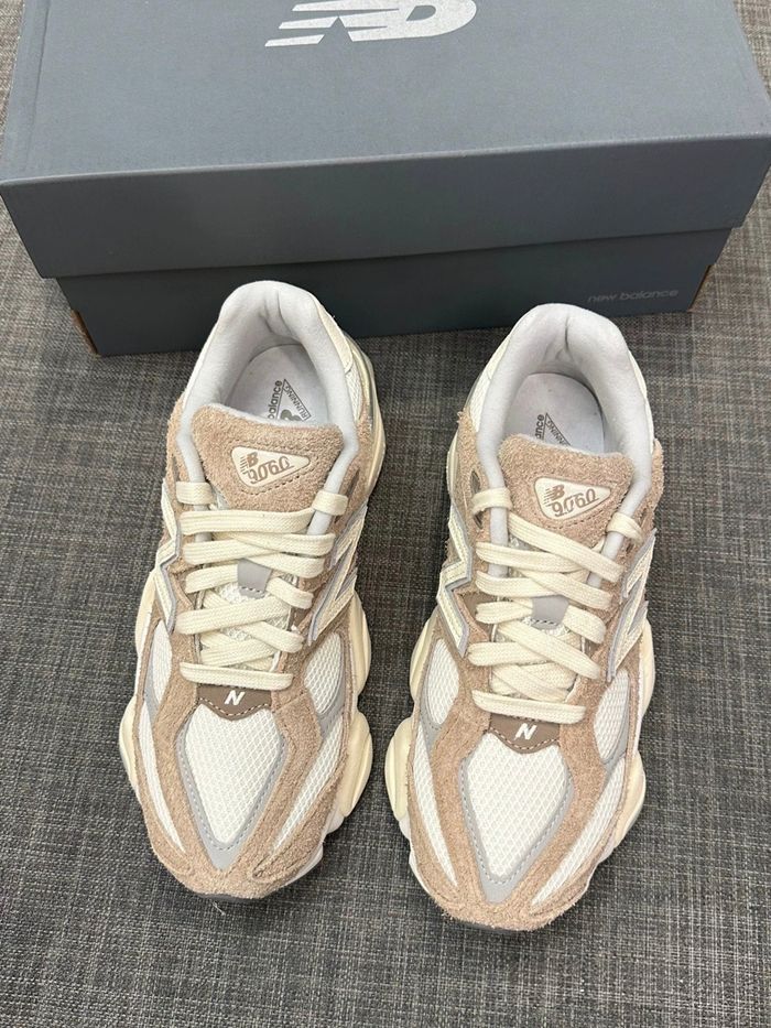 New Balance 9060 Kaki taille 41.5 - photo numéro 3