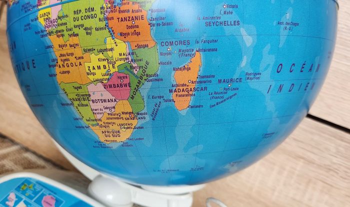 Globe 🌎 Terrestre interactif Clementoni - photo numéro 7