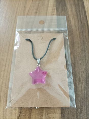 Collier neuf pendentif pierre naturelle en étoile rose