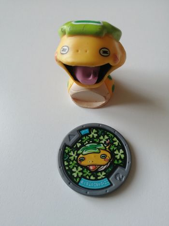 figurine et médaillon jeton yo-kaï watch