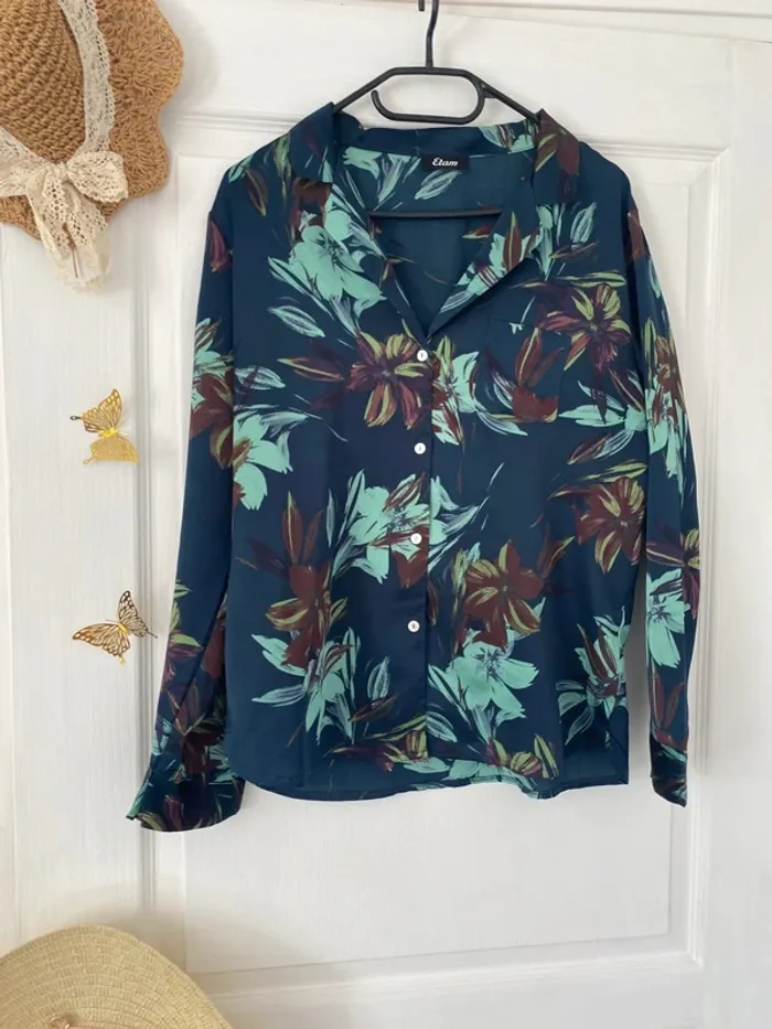 Chemisier en satin fleuri