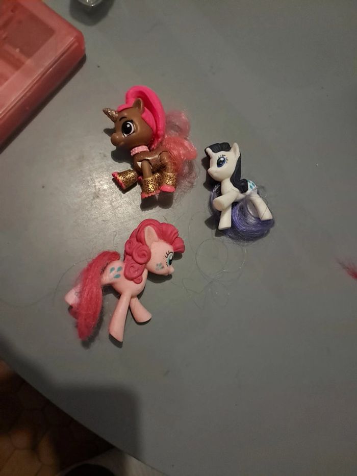 Mot de 3 pony