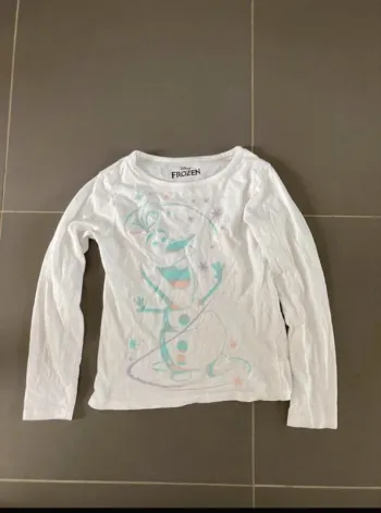 T shirt olaf disney 6-7 ans en tres bon état