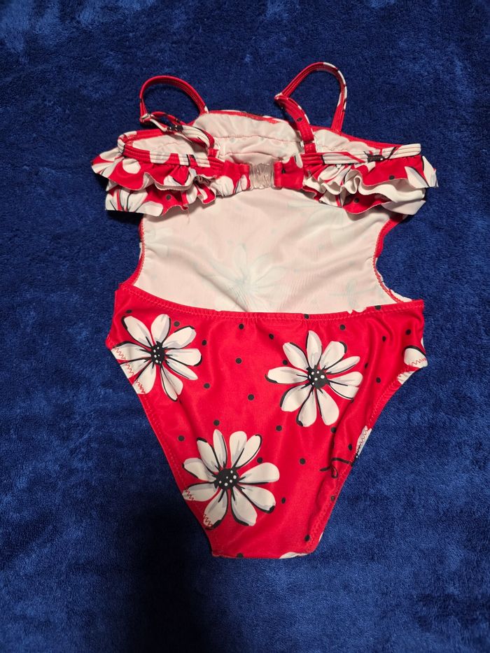 Maillot de bain et Claquettes - photo numéro 2