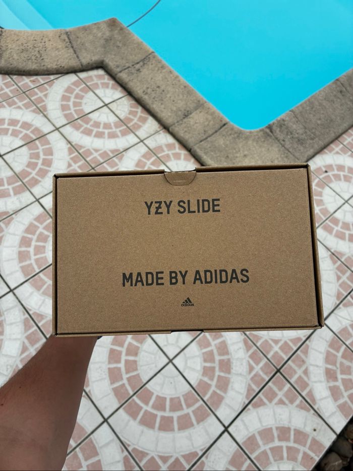 Yeezy Slide Azure - Taille 46 - Neuves - photo numéro 7