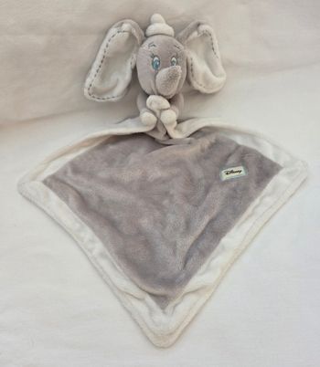 Doudou Éléphant Dumbo gris avec mouchoir - Disney
