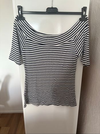 top épaule dénude à rayure