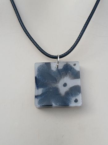Collier noir et blanc