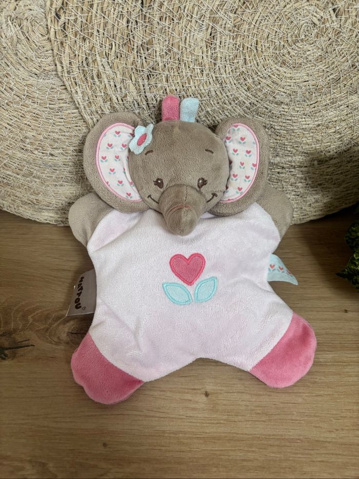 Doudou éléphant rose fleur grelot nattou