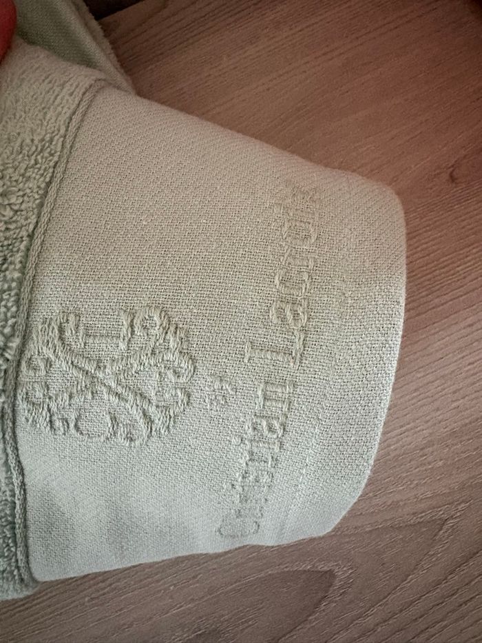 Drap de bain Christian Lacroix neuf étiqueté - photo numéro 3