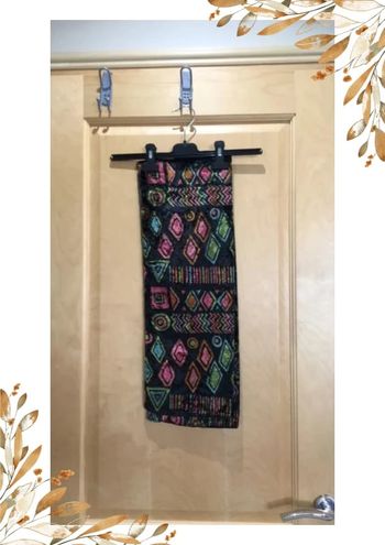 Écharpe noire multicolore