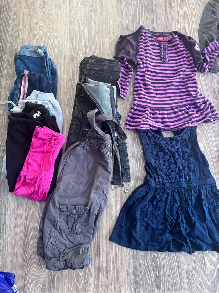 Lot vêtements fille 4 ans - photo numéro 2