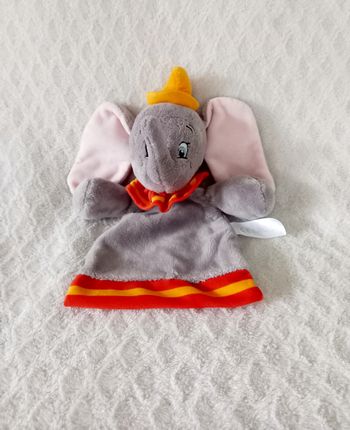 Doudou marionnette Dumbo l'éléphant 