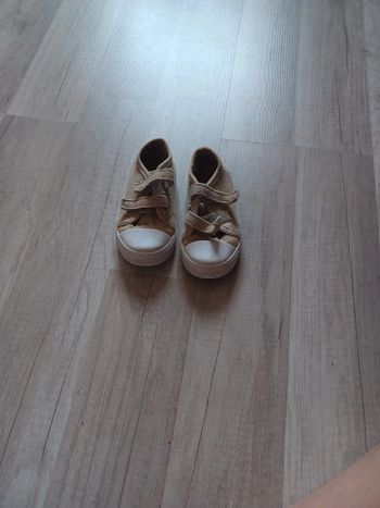 Très jolie chaussures pour bébé