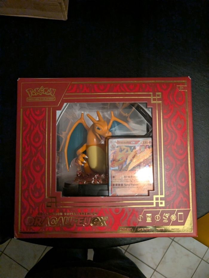 Pokémon coffret collection super premium Dracaufeu ex