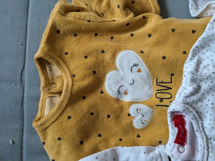 Lot pyjamas 6 mois - photo numéro 3