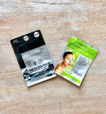 Lot deux masques 1 gommage charbon et 1 yeux concombre – Neuf